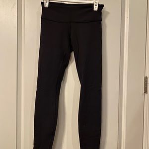 Lulu lemon black low rise leggings size 6